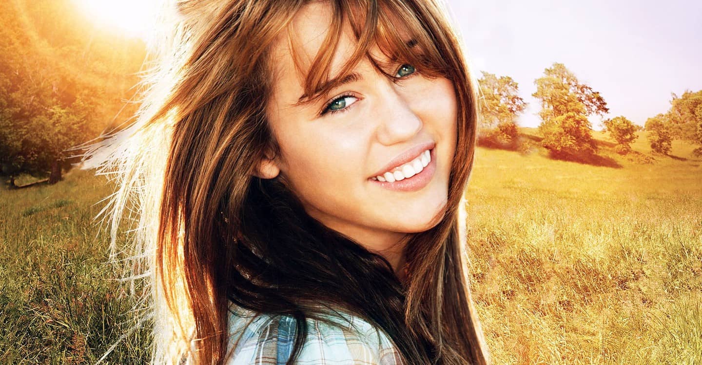 Miley Cyrus tornerà a vestire i panni di Hannah Montana e non solo