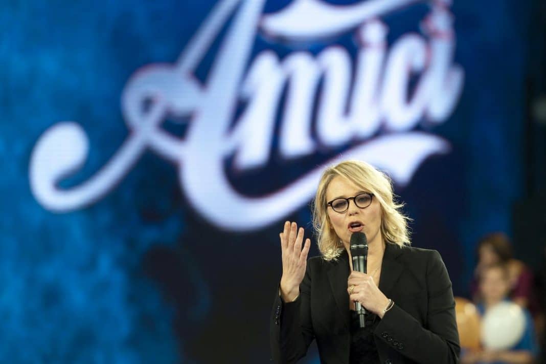 Amici 20 sbarca su Italia Uno, tra i professori anche una nota cantante italiana?