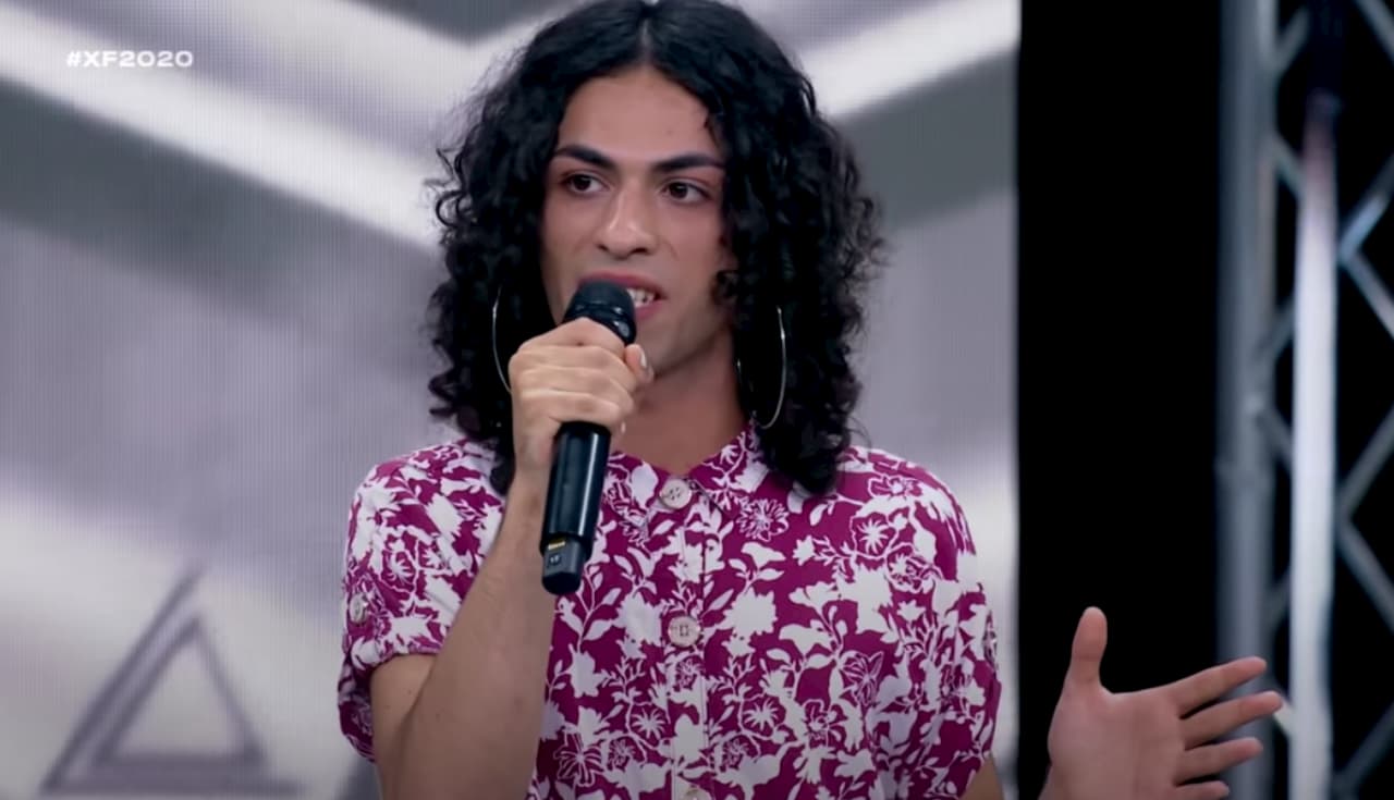 X Factor 14, Blue Phelix incanta i giudici con la sua voce e la libertà di essere se stessi (video)