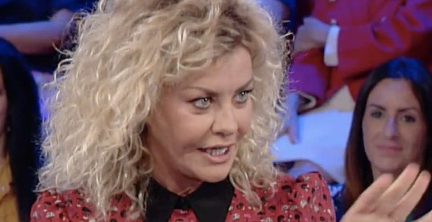 Eva Grimaldi, Adua del Vesco è incoerente! cancellato sia il like, sia il commento