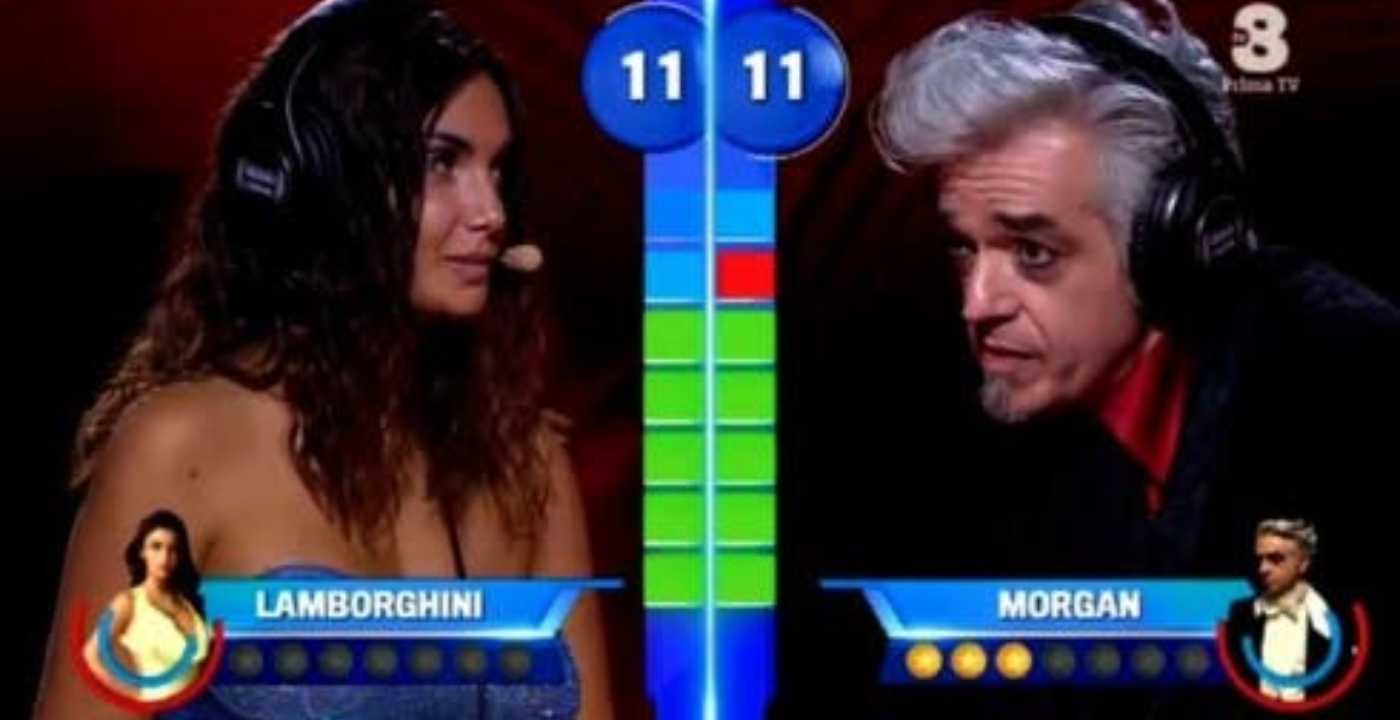 Name That Tune, Morgan sbaglia il titolo di una canzone e scatena la polemica