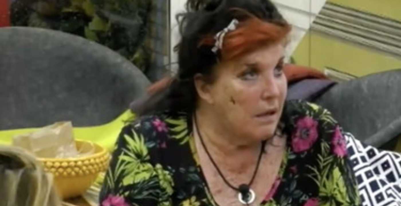 La contessa De Blanck infrange il regolamento e lo svela a Stefania Orlando