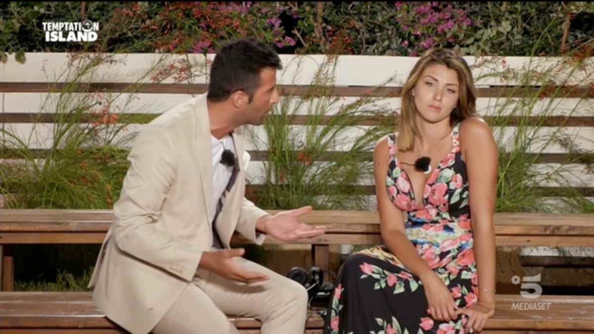 Temptation Island, Gennaro accusa Anna di usare account fake sui Social per offendere la sua famiglia (il video completo dell’intervista)