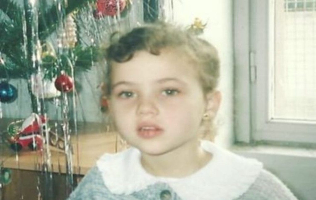 Avete riconosciuto la bambina nella foto? Oggi è una delle protagoniste del Grande Fratello Vip