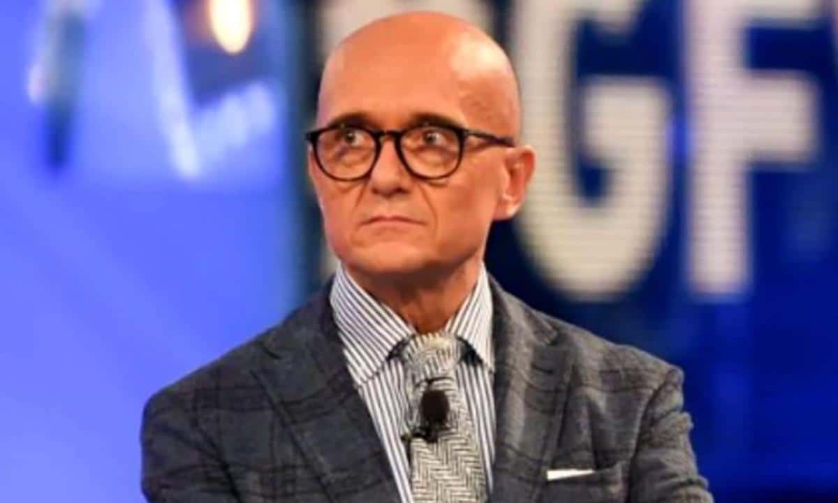 Ufficiale, ecco chi sarà a sostituire Alfonso Signorini il venerdì sera su Canale 5