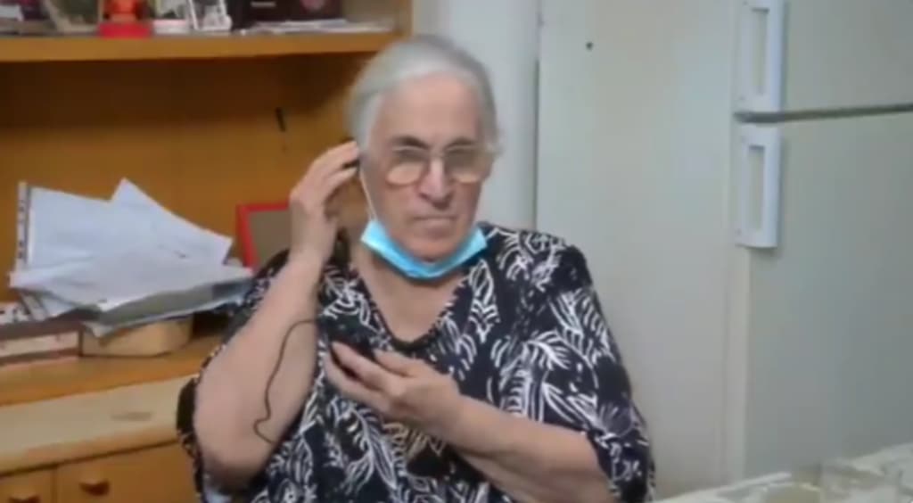 L’apparizione della signora Roberta durante la diretta del Grande Fratello Vip, svelato il mistero