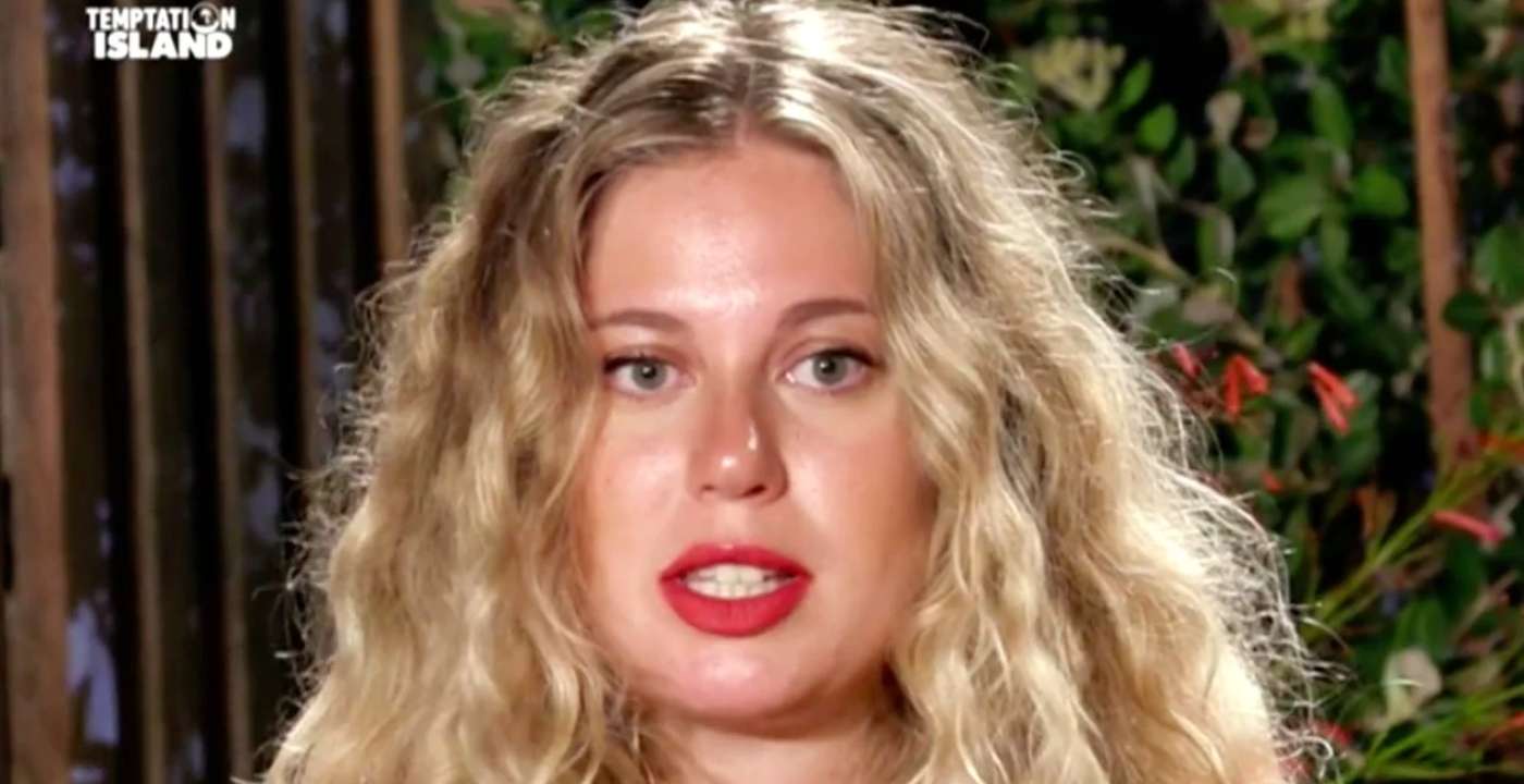 Temptation Island, Serena parla di Ettore: “Se hai interesse sbattimi al muro” Temptation Island, Serena parla di Ettore: “Se hai interesse sbattimi al muro”