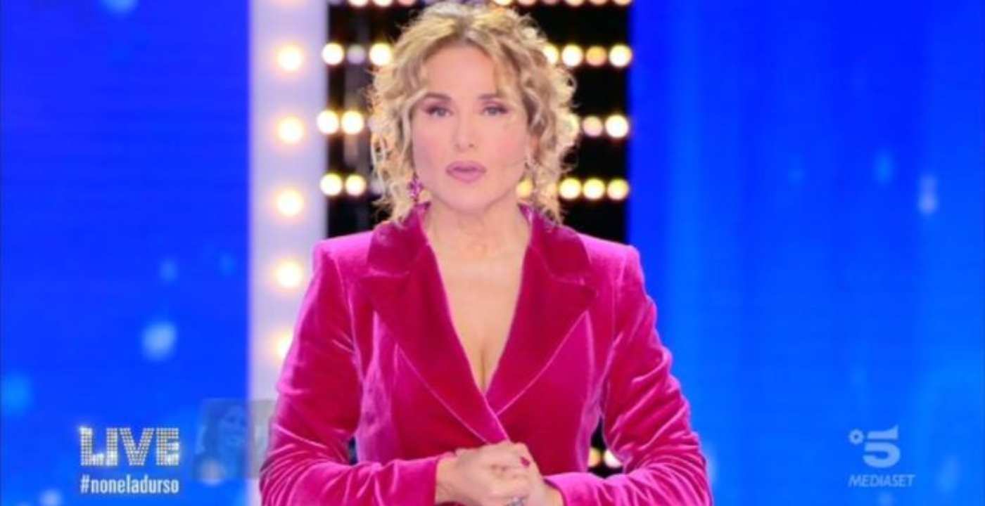 Live – Non è la d’Urso, volano parole forti in studio e Barbara interviene