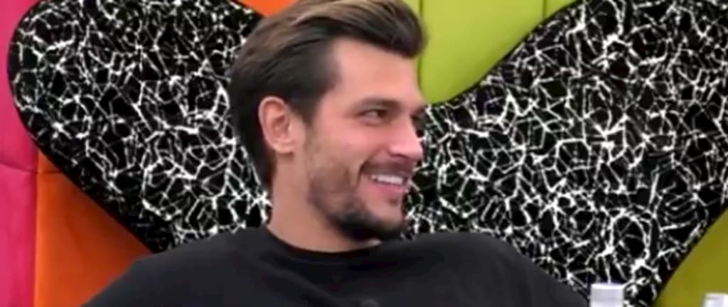 Giulio Raselli non le manda a dire a Zelletta e Selvaggia Roma: “Un comodino e una che si venderebbe per uno scoop”