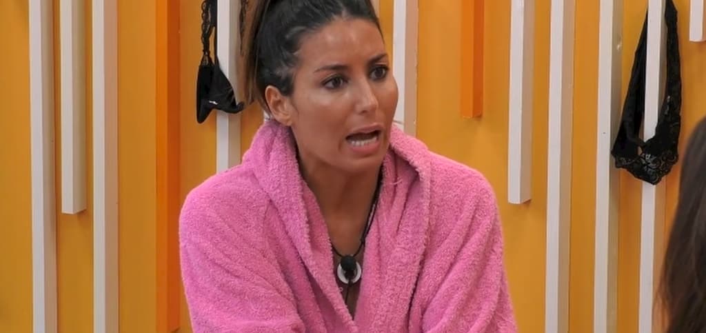 Elisabetta Gregoraci in lacrime, Dayane prima non ascolta ma poi ci ripensa