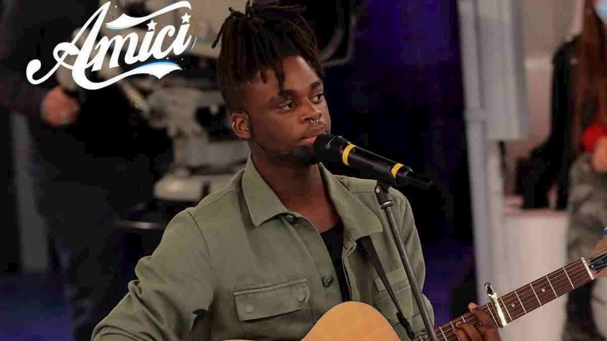 Esa Abrate, chi è il cantante di Amici 20