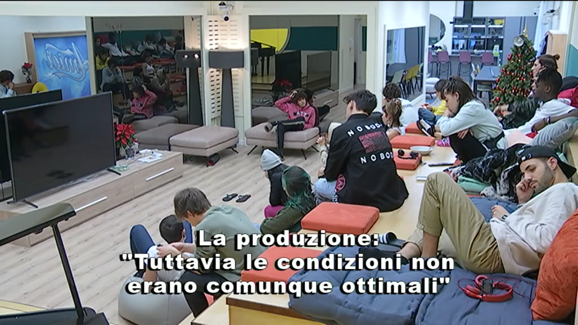 Amici 20, La produzione reputa non idonee le pulizie fatte in casona e chiede ai ragazzi di scegliere tre di loro da mandare in sfida