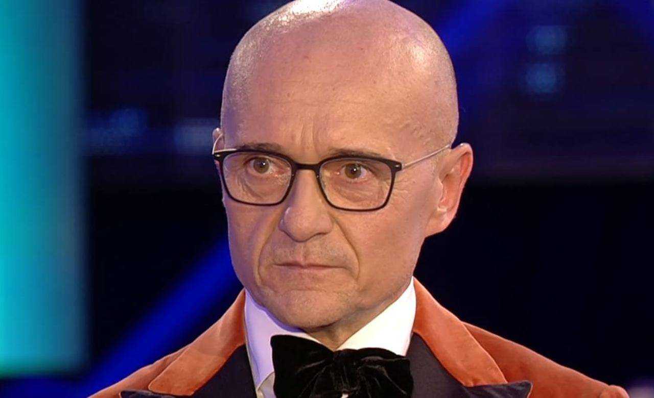 Gf Vip, le scuse di Alfonso Signorini per gli insulti tra Antonella Elia e Samantha De Grenet (Video)