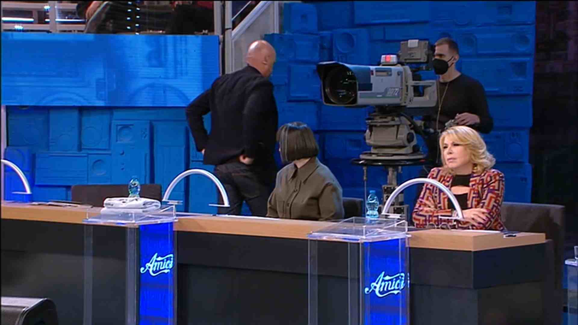 Amici 20, Rudy Zerbi “lascia lo studio” durante un’esibizione: cosa è successo