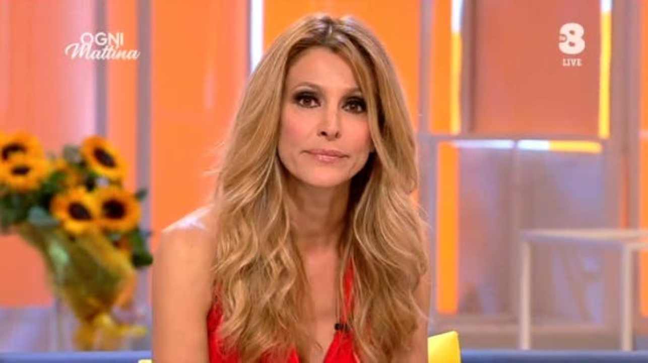 Ogni Mattina, Adriana Volpe appena inizia la puntata chiede scusa: “Non doveva succedere e quindi … ” Ogni Mattina, Adriana Volpe appena inizia la puntata chiede scusa: “Non doveva succedere e quindi … ”