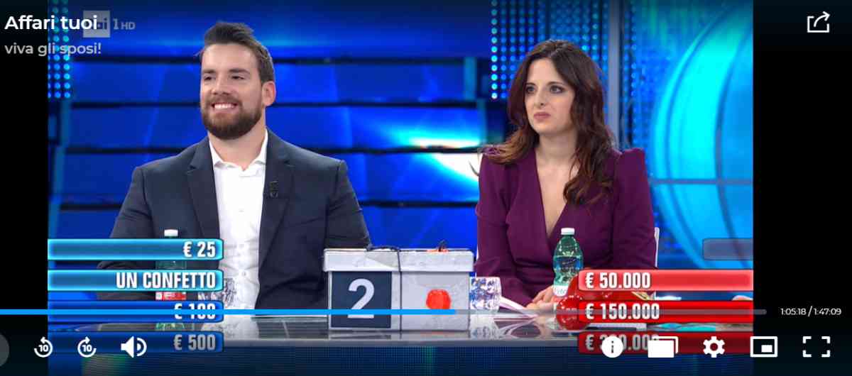 Affari tuoi, Viva gli sposi! Pacco aperto in puntata? Ecco cos’è successo (Video)