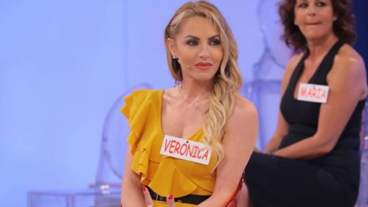 Uomini e donne, registrazione 20 gennaio: Veronica Ursida vuole tornare nel programma! Uomini e donne, registrazione 20 gennaio: Veronica Ursida vuole tornare nel programma!