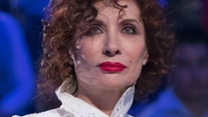 Grande Fratello Vip, Alda D’Eusanio espulsa dopo le frasi su Laura Pausini: il comunicato di Mediaset