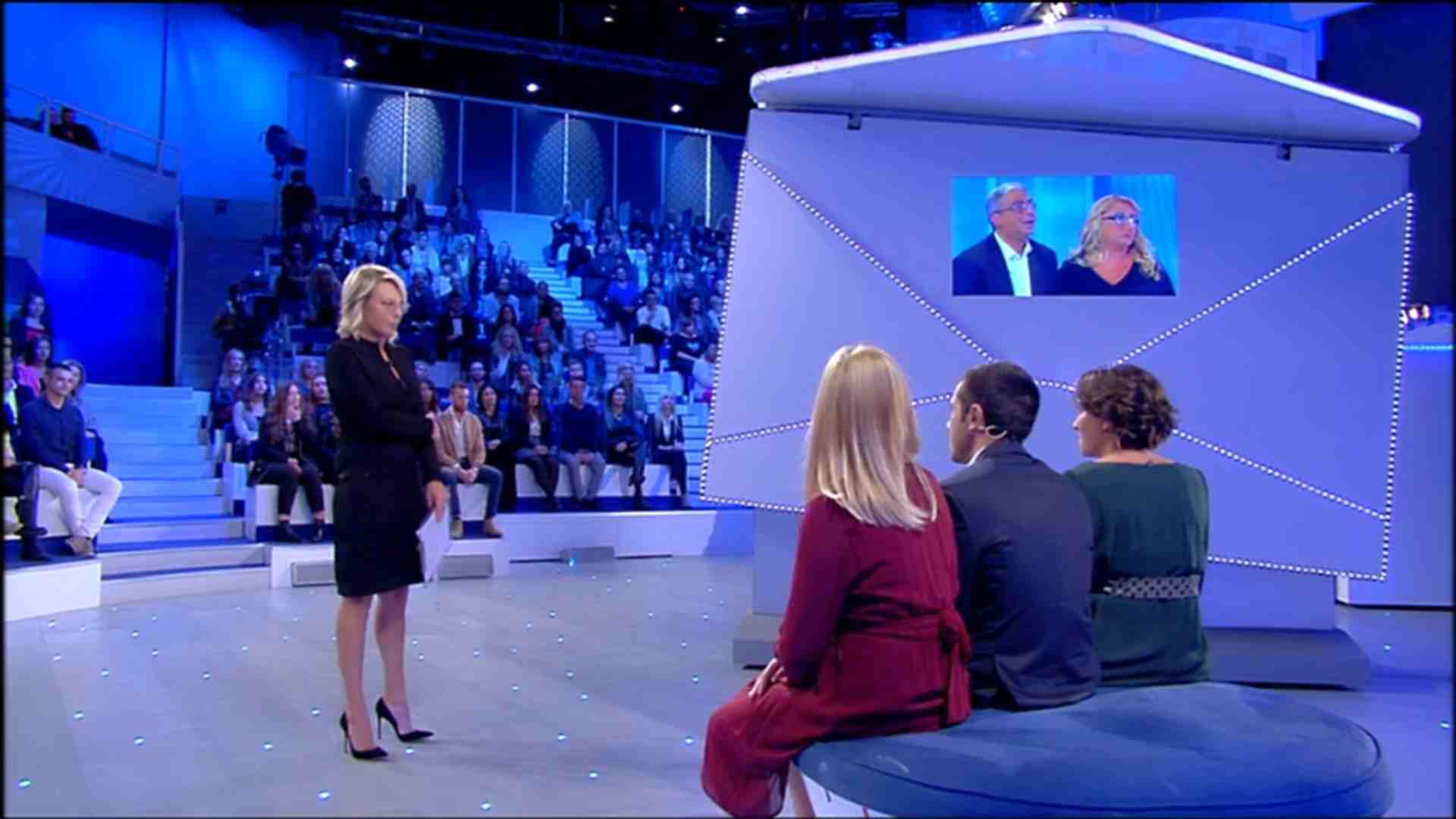 C’è Posta per Te, Maria De Filippi perde le staffe: non c’è un cavolo da ridere C’è Posta per Te, Maria De Filippi perde le staffe: non c’è un cavolo da ridere
