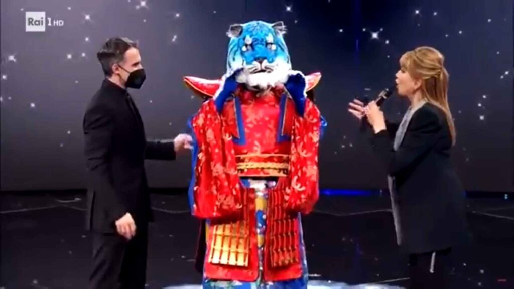 La tigre azzurra è stata eliminata nella terza puntata del 12 febbraio de Il Cantante Mascherato