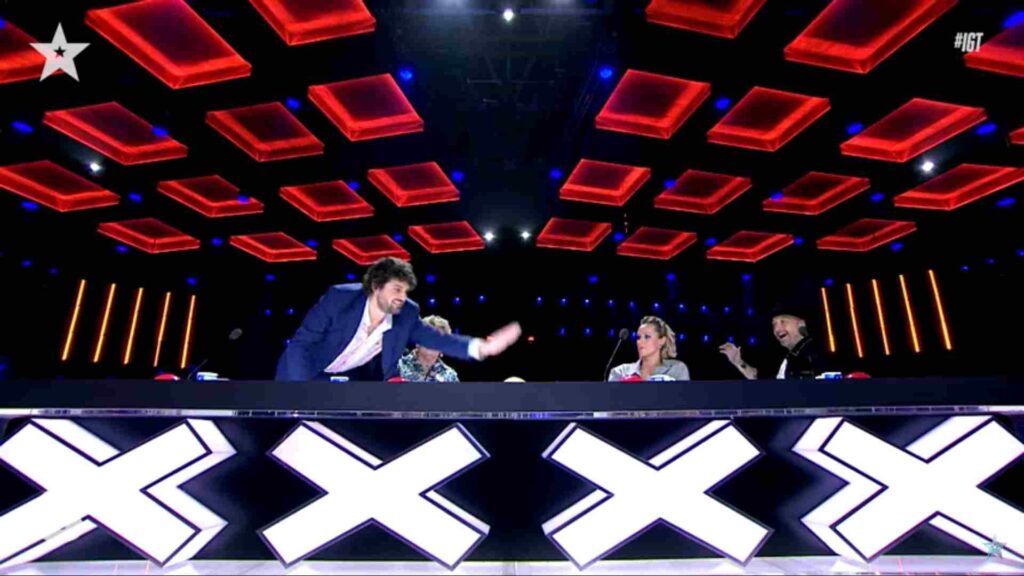 Frank Matano preme Golden Buzzer per Giustino di Ortona nella terza puntata di Italia's Got Talent 2021