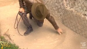 Striscia la Notizia nella bufera per il servizio di Jimmy Ghione sul Parco Archeologico di Veio