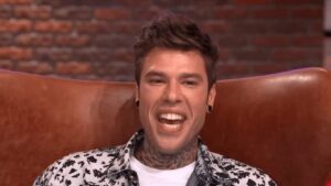 Scherzi a Fedez durante LOL: chi ride è fuori