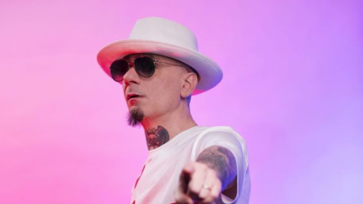 J Ax a Sanremo 2023: una promessa disattesa. Il cantante si difende