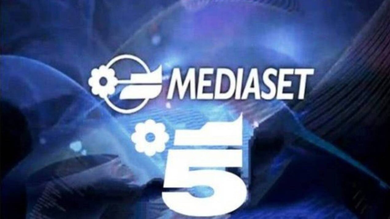 Canale 5, cambio programmazione: addio a Love is in the air e ritorno di Bonolis