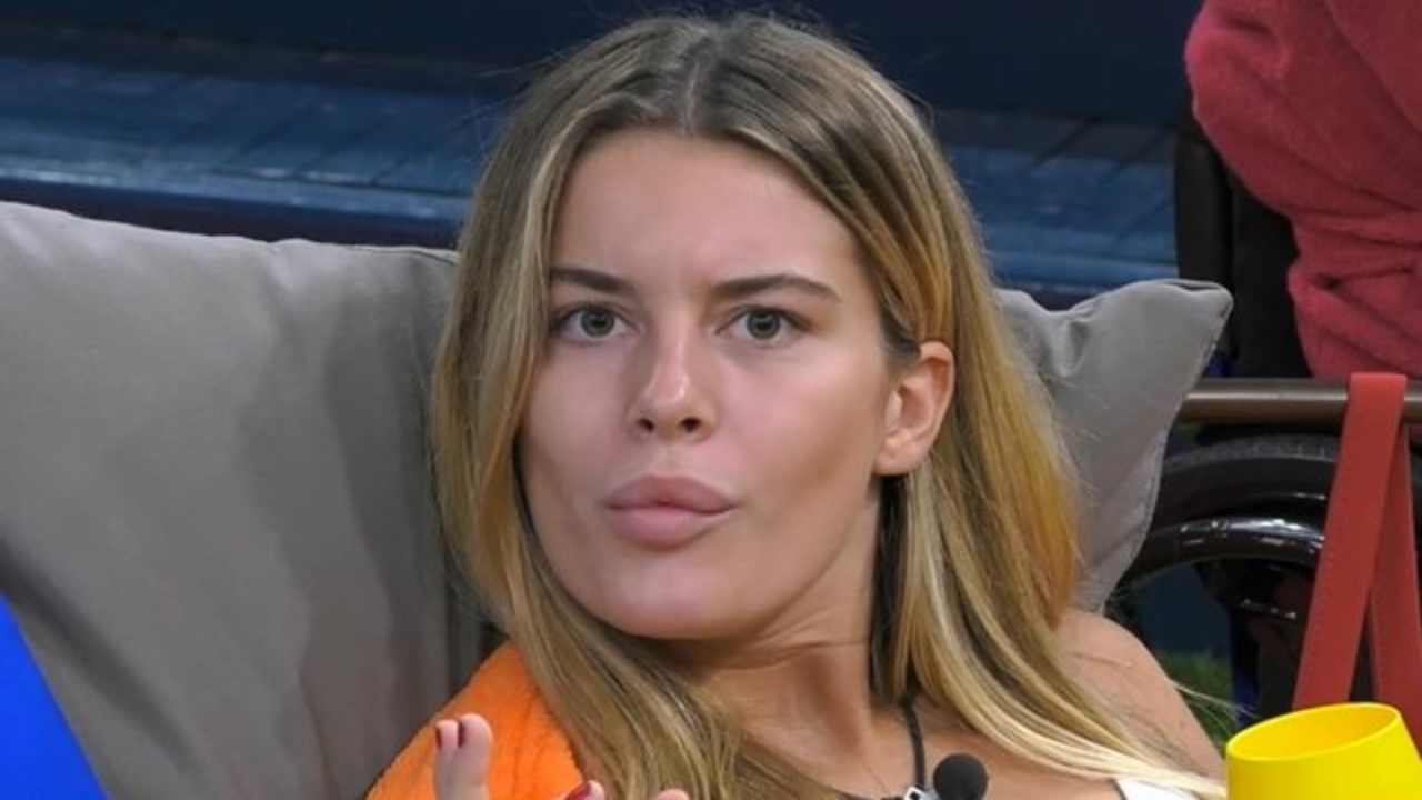 GF Vip, lite tra Valeria Marini e Sophie Codegoni per i piatti sporchi (VIDEO) GF Vip, lite tra Valeria Marini e Sophie Codegoni per i piatti sporchi (VIDEO)