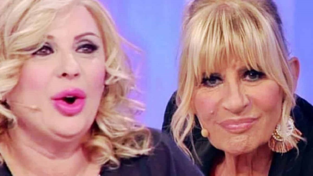 Uomini e Donne, Gemma gelosa di Nadia alla sfilata, Tina sbotta: “Sei invidiosa” Uomini e Donne, Gemma gelosa di Nadia alla sfilata, Tina sbotta: “Sei invidiosa”