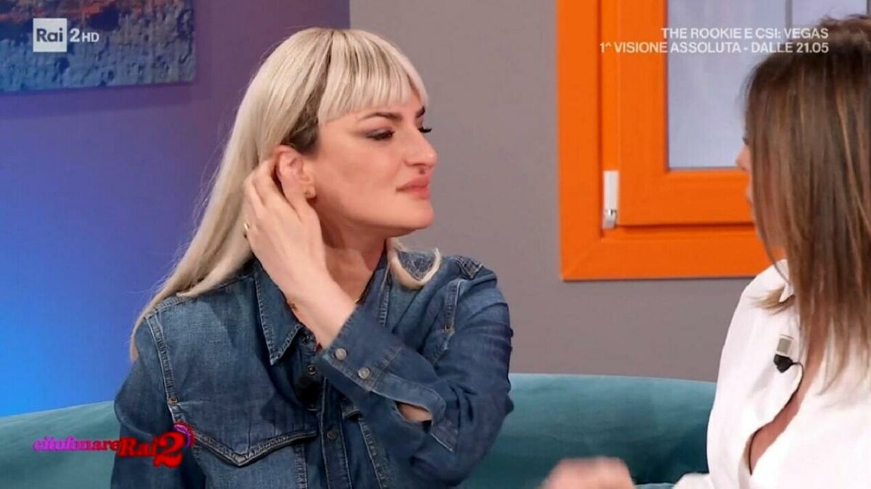 Arisa scoppia in lacrime in diretta tv, mandata la pubblicità: "Datemi l'acqua"