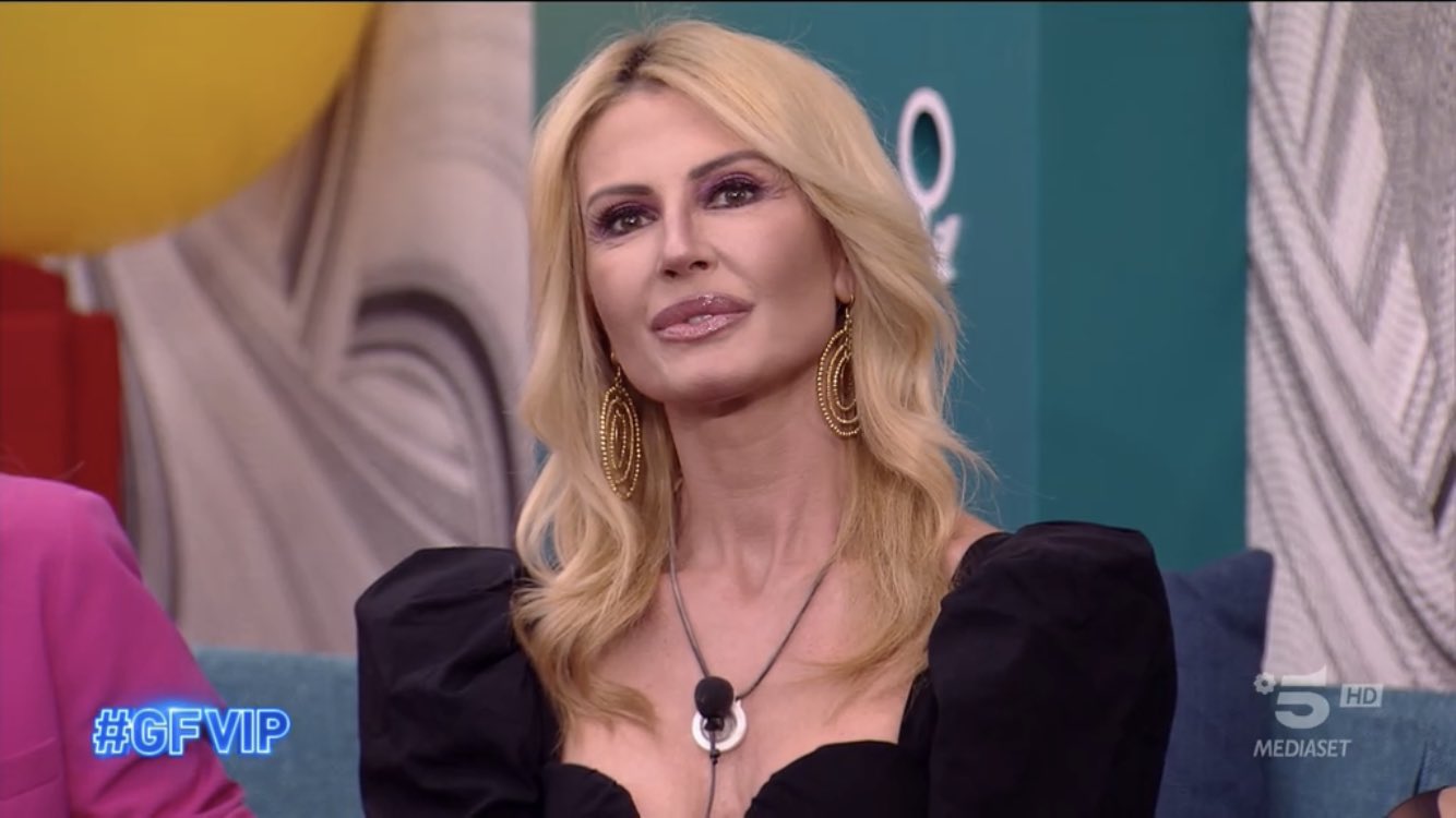 Nathalie Caldonazzo ha usato la parola “Frocio” dentro la Casa. Ecco i dettagli Nathalie Caldonazzo ha usato la parola “Frocio” dentro la Casa. Ecco i dettagli