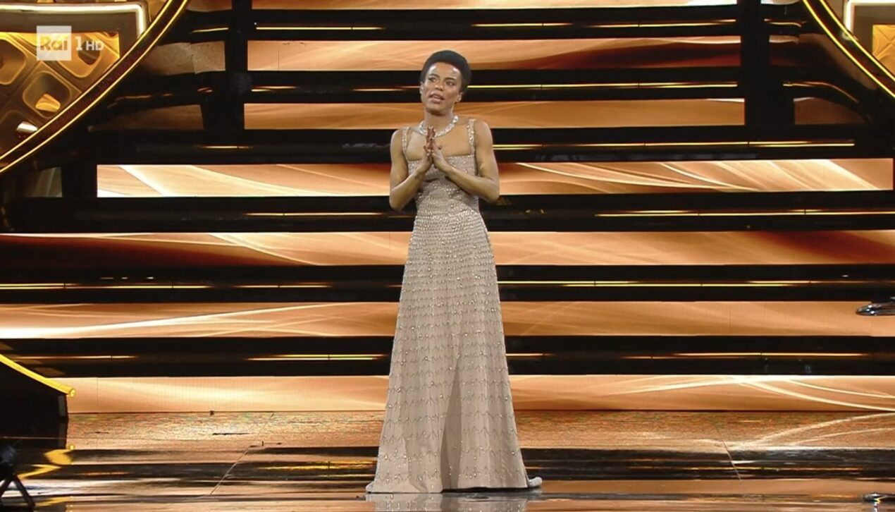 A Sanremo 2022 la conduttrice Lorena Cesarini: "Io insultata per la pelle nera"