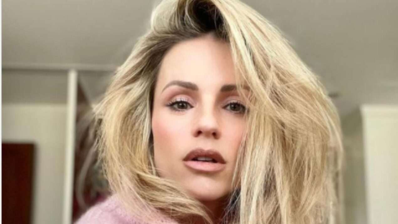 Ilary Blasi, bacio saffico con Michelle Hunziker (Video)