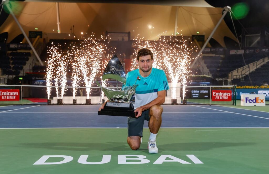 ATP Dubai, premiazione 2021 per il vincitore Karatsev