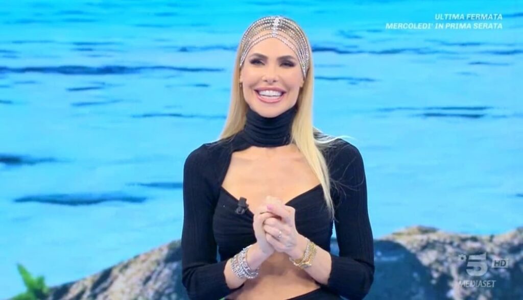 Ilary Blasi conduttrice del reality Isola dei Famosi 2022