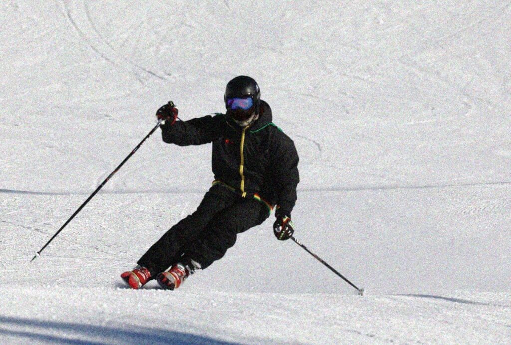 Sciatore sci alpinismo