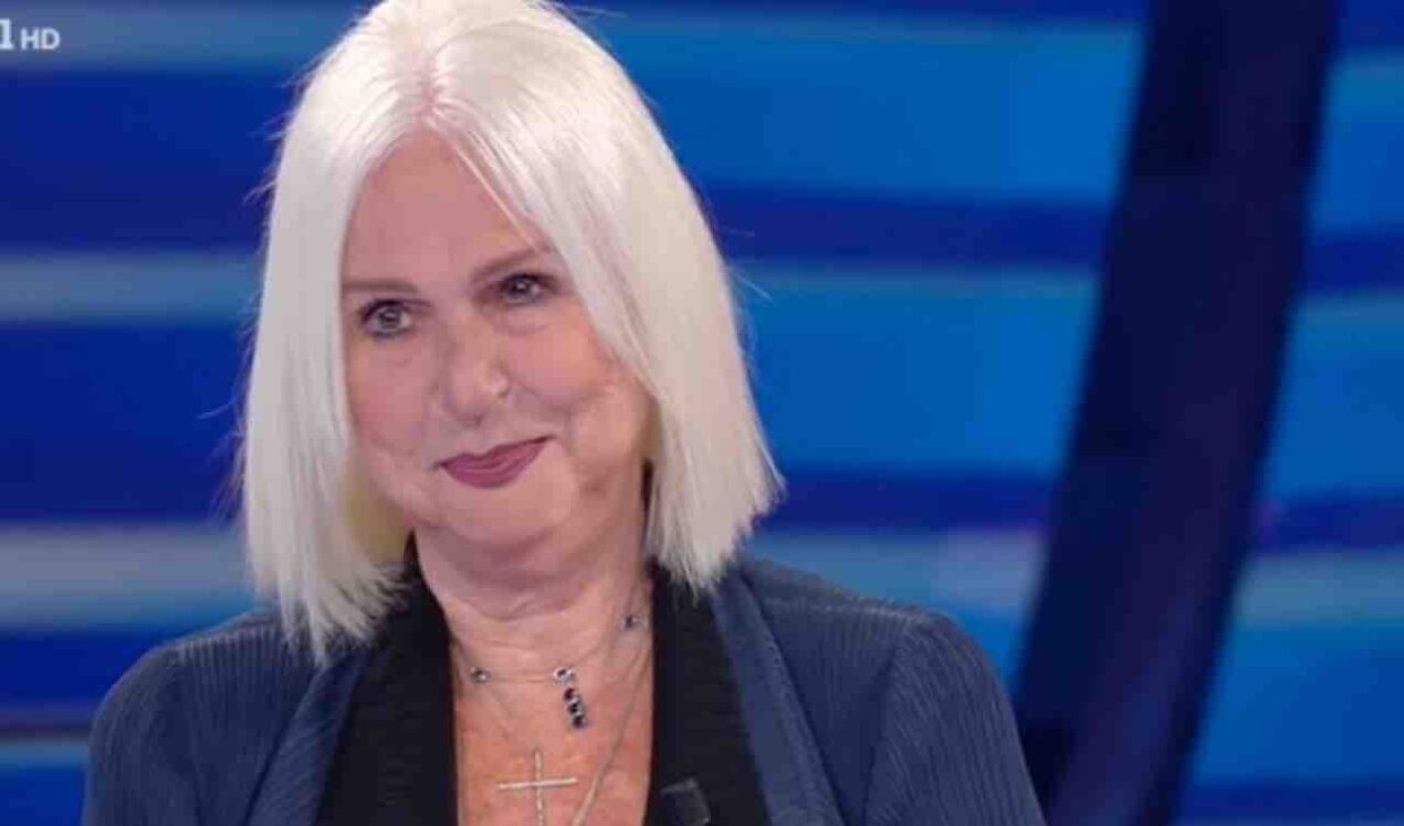 Da Loretta Goggi le finte d'Urso e Maria: "Regine della televisione italiana"