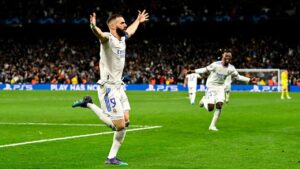 Karim Benzema esulta per il gol contro il Chelsea ai quarti di finale di Champions League