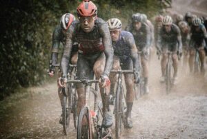 Gruppo corridori Parigi-Roubaix