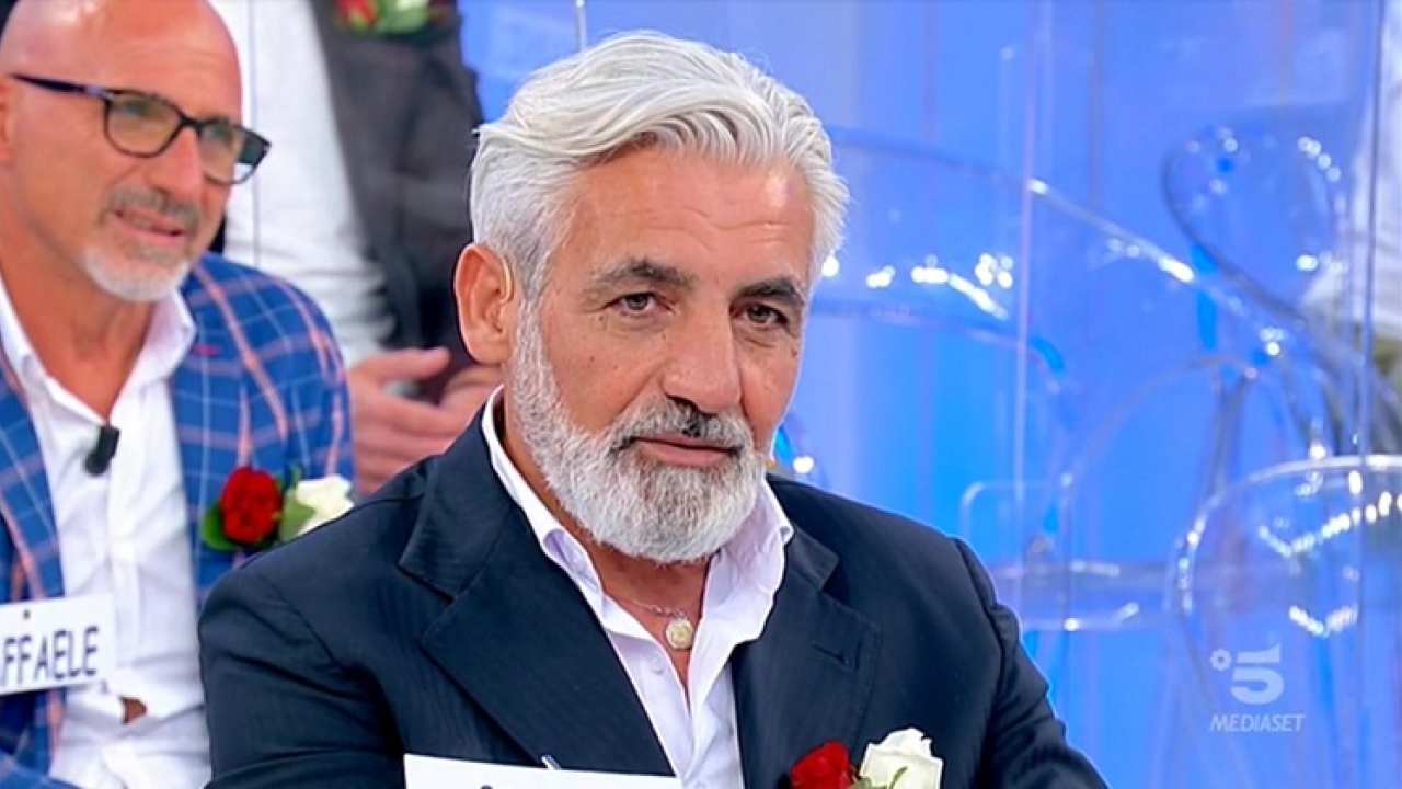 Biagio Di Maro accusato di farsi pubblicità a Uomini e Donne: “Sei fuori tema” Biagio Di Maro accusato di farsi pubblicità a Uomini e Donne: “Sei fuori tema”