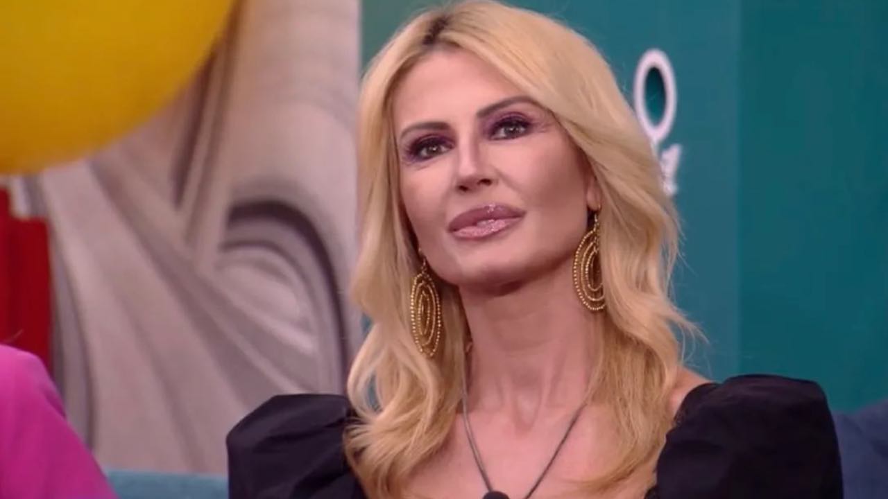 Nathaly Caldonazzo ai ferri corti con un ex gieffino: “L’ho bloccato” Nathaly Caldonazzo ai ferri corti con un ex gieffino: “L’ho bloccato”