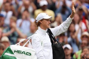 Jannik Sinner dopo l'eliminazione a Wimbledon 2022