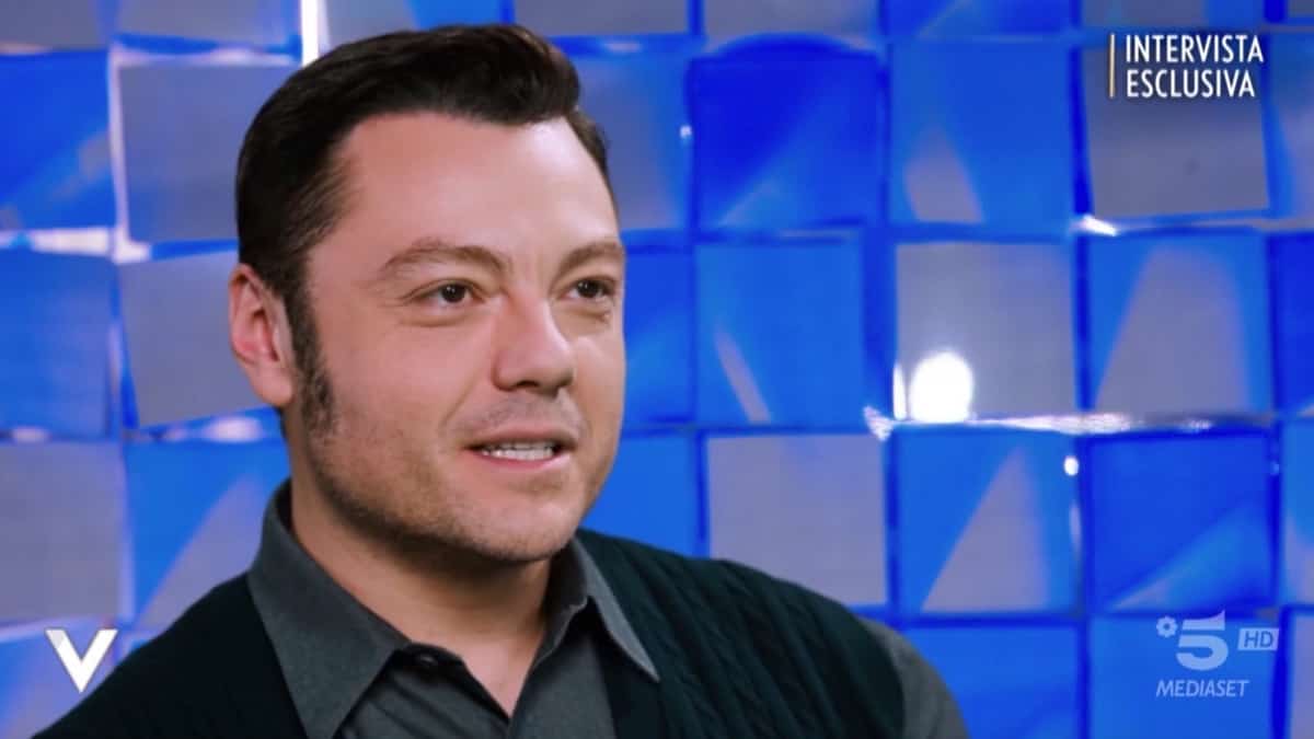 Verissimo, speciale su Tiziano Ferro per i suoi 20 anni di carriera: i dettagli