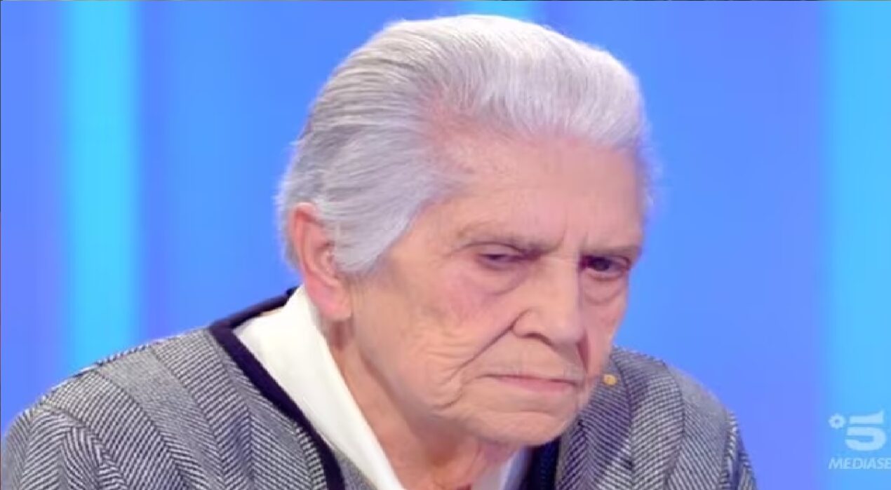 “L’ha presa in casa per la pensione”: la pesante accusa a C’è Posta Per Te