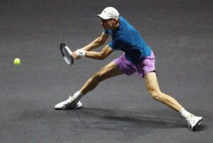 jannik sinner in finale all'atp rotterdam 2023