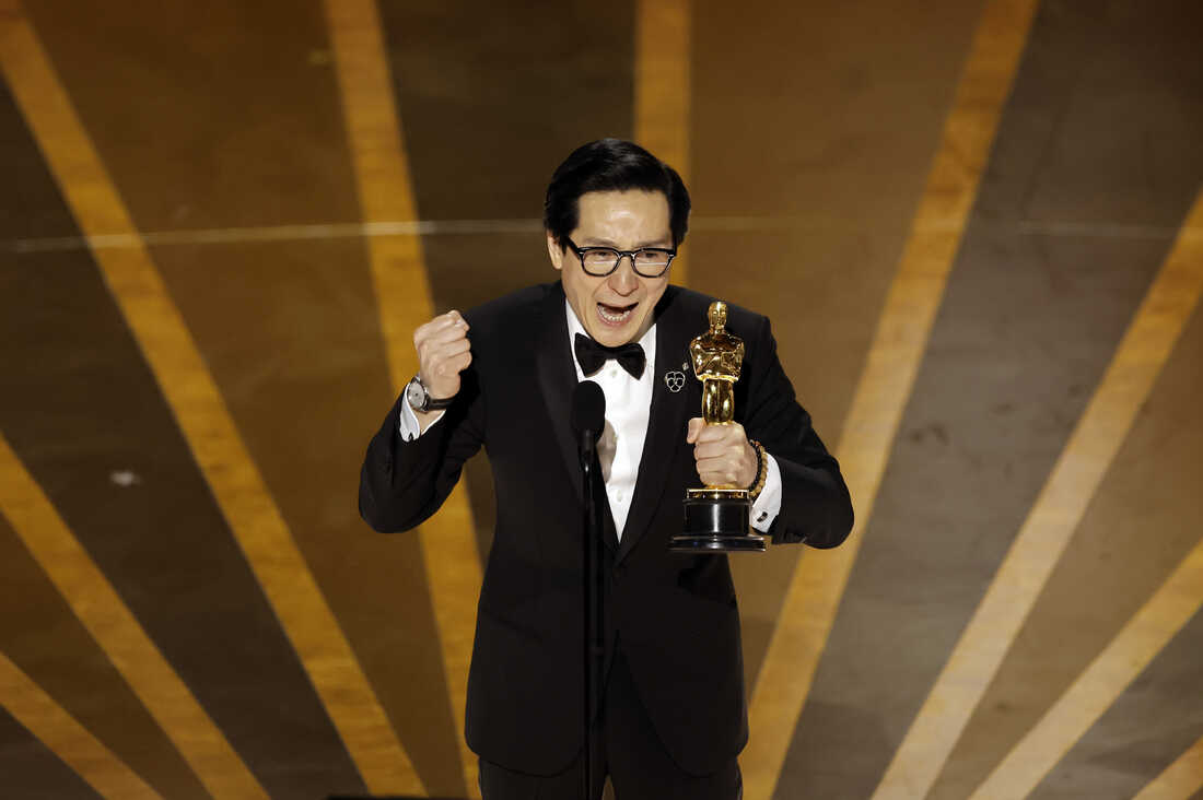 L'attore Ke Huy Quan agli Oscar 2023: "Un anno in un campo profughi"