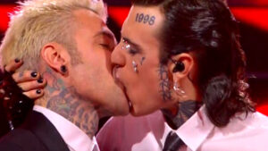 Bacio Fedez Rosa Chemical