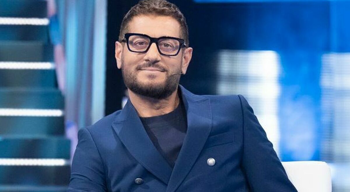 Enrico Papi protagonista su Italia 1 con il gioco musicale Tilt - Tieni il Tempo